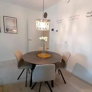 Bartine - Modern And Spacious Flat Near The Sea, Free Parking Space Oostende